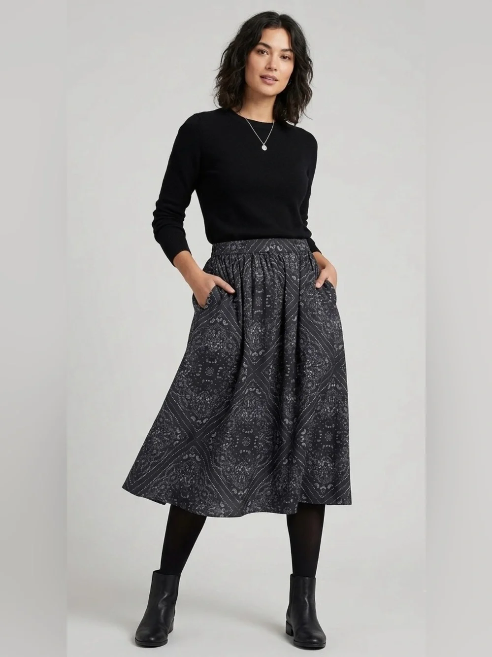 Simply Vera Vera Wang Black Paisley‎ Bandana Print Midi Skirt with Pockets